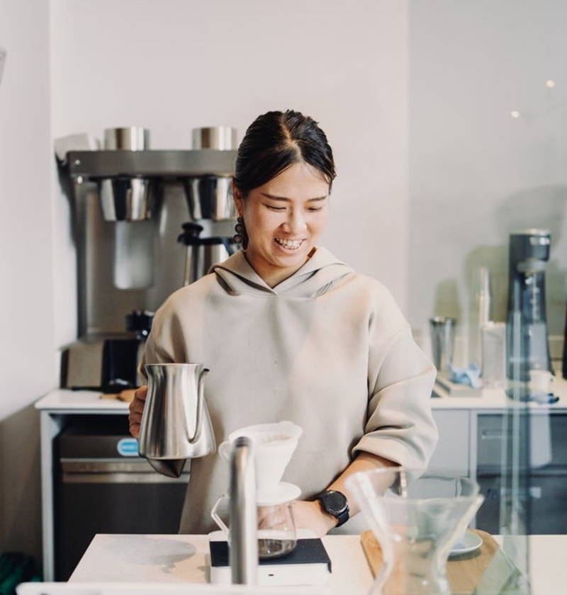 Barista im Wedding Cafe